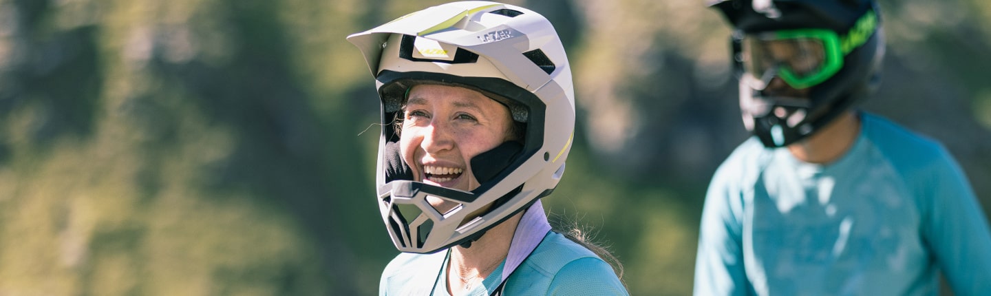 Negozio al dettaglio Arai -Negozio al dettaglio Arai banner image cage new 1